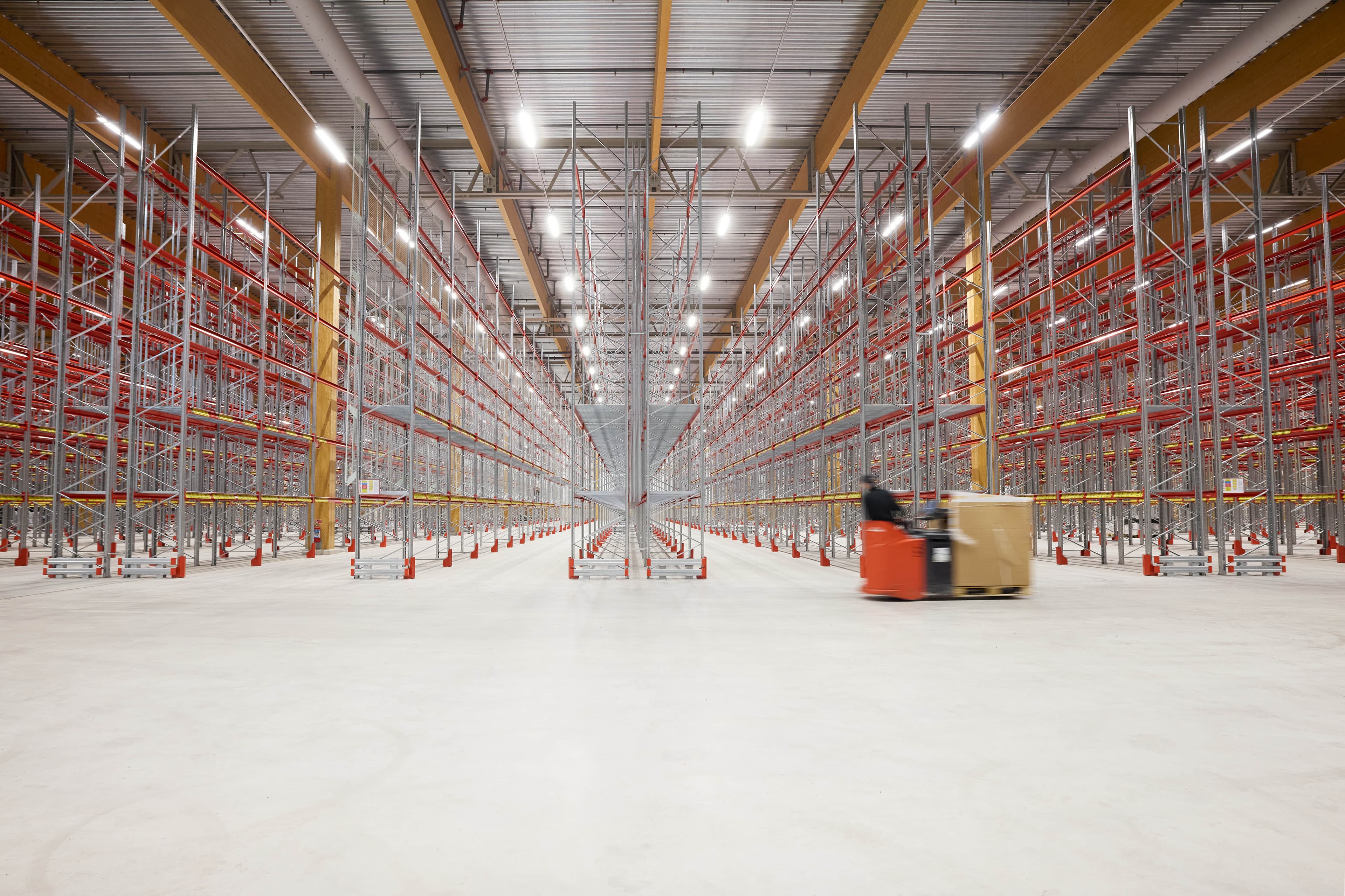 17,000 pallet positions with a short delivery time