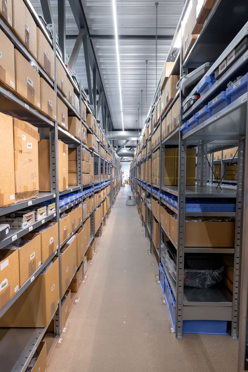 A 400 m² freestanding mezzanine system